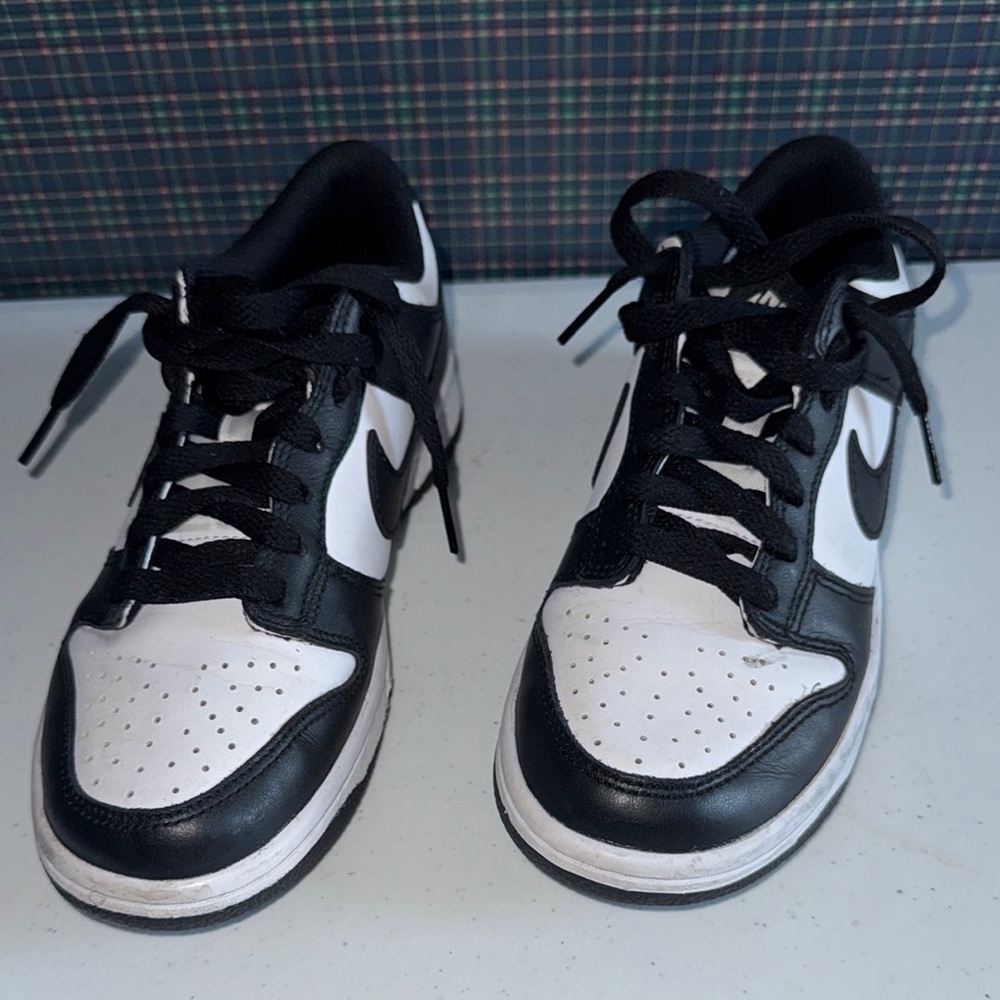 Nike Black and White Sneakers Classic Design